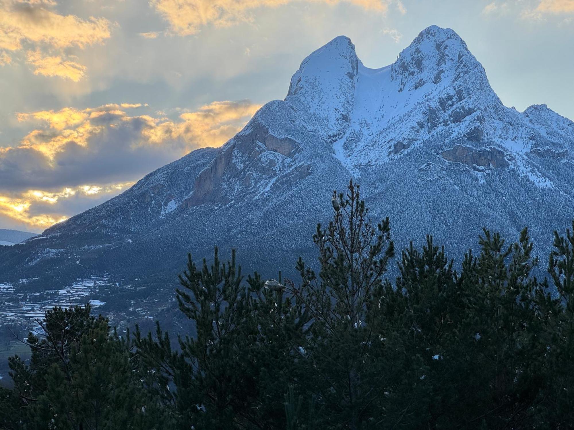 La Cara Nord , Alojamiento Turistico ,Saldes, A Los Pies Del Pedraforca, Apartamento Luaran gambar